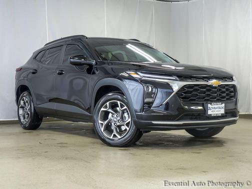 Mosaic Black Metallic 2025 Chevrolet Trax LT