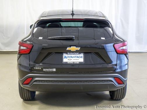 Mosaic Black Metallic 2026 Chevrolet Trax LS