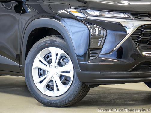 Mosaic Black Metallic 2026 Chevrolet Trax LS