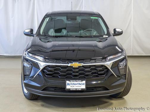 Mosaic Black Metallic 2026 Chevrolet Trax LS