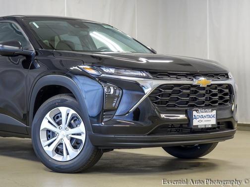 Mosaic Black Metallic 2026 Chevrolet Trax LS