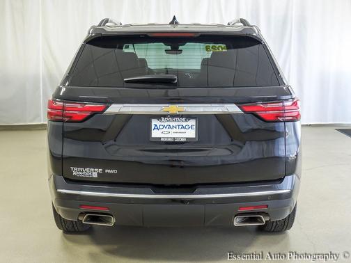 Mosaic Black Metallic 2023 Chevrolet Traverse High Country