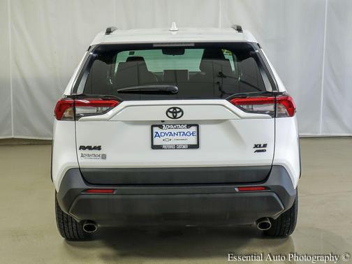 Ice Cap 2023 Toyota RAV4 XLE
