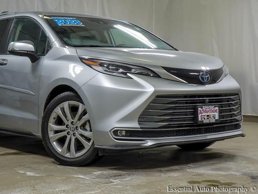 2023 Toyota Sienna Platinum 7 Passenger