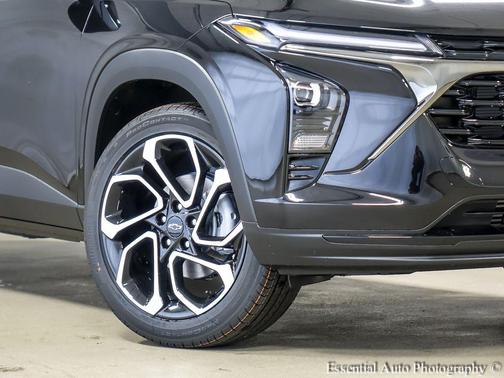 Mosaic Black Metallic 2026 Chevrolet Trax FWD 2RS