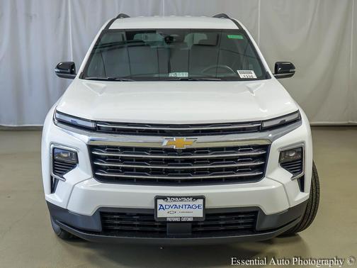 Summit White 2026 Chevrolet Traverse LT