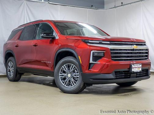 Radiant Red Tintcoat 2026 Chevrolet Traverse LT