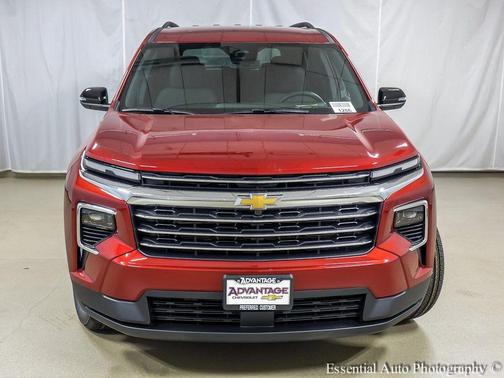 Radiant Red Tintcoat 2026 Chevrolet Traverse LT