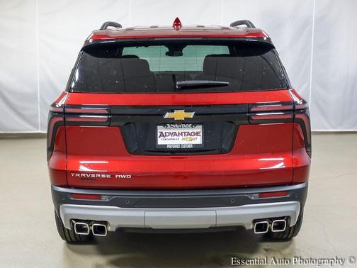 Radiant Red Tintcoat 2026 Chevrolet Traverse LT