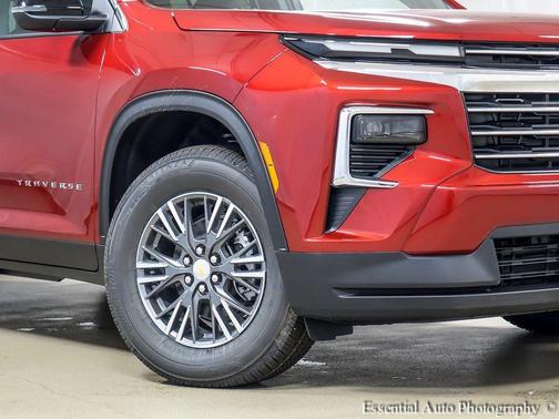 Radiant Red Tintcoat 2026 Chevrolet Traverse LT
