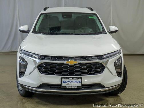 Summit White 2026 Chevrolet Trax LT