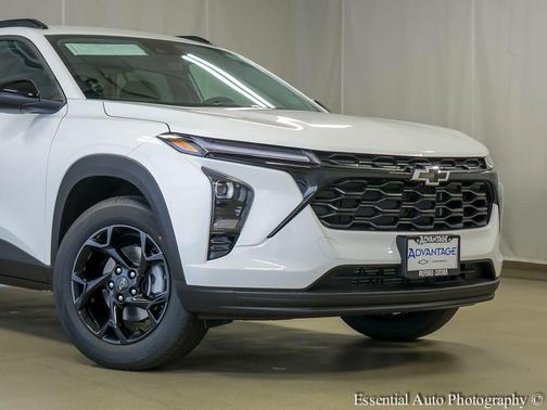 Summit White 2026 Chevrolet Trax LT