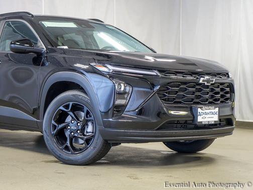 Mosaic Black Metallic 2026 Chevrolet Trax LT