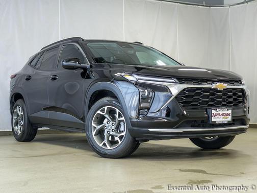 Mosaic Black Metallic 2025 Chevrolet Trax LT