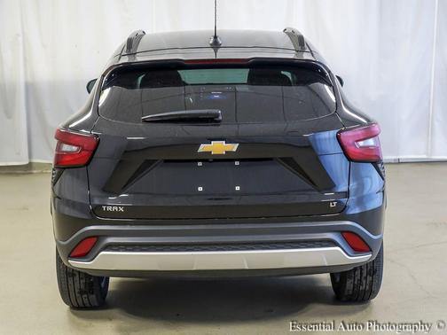 Mosaic Black Metallic 2025 Chevrolet Trax LT