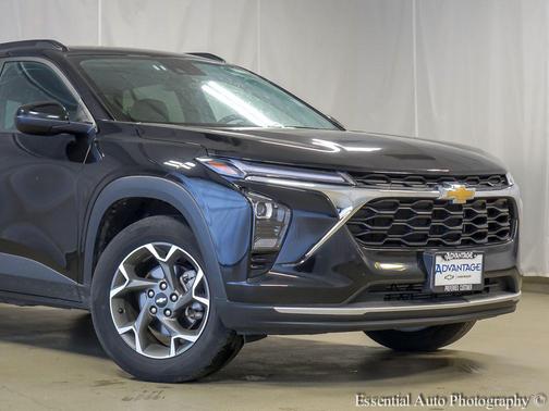 Mosaic Black Metallic 2025 Chevrolet Trax LT