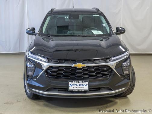 Mosaic Black Metallic 2025 Chevrolet Trax LT