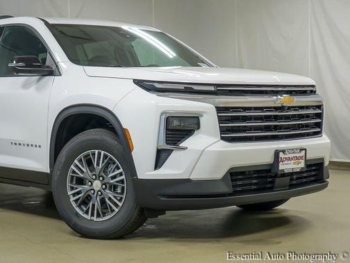 Summit White 2026 Chevrolet Traverse LT