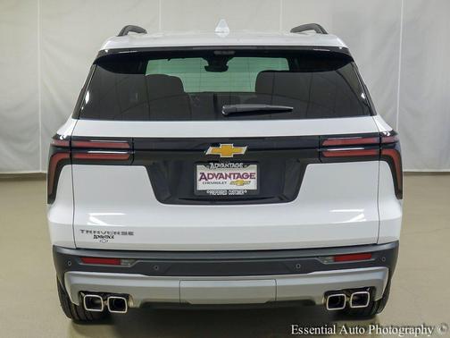 Summit White 2026 Chevrolet Traverse LT