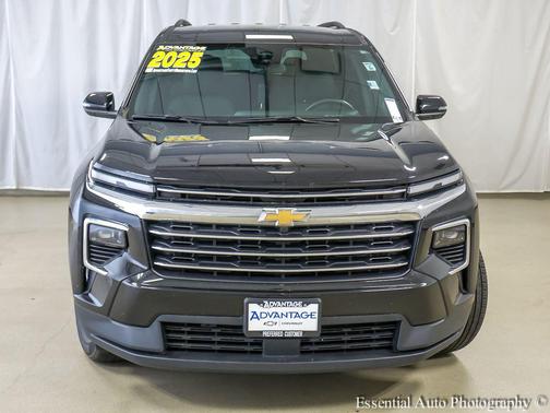 Mosaic Black Metallic 2025 Chevrolet Traverse LT