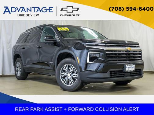 Mosaic Black Metallic 2025 Chevrolet Traverse LT