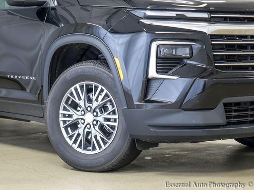 Mosaic Black Metallic 2025 Chevrolet Traverse LT
