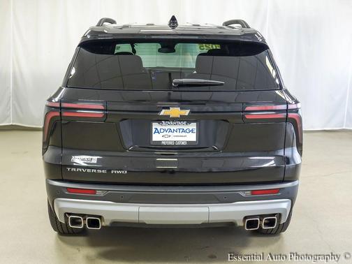 Mosaic Black Metallic 2025 Chevrolet Traverse LT