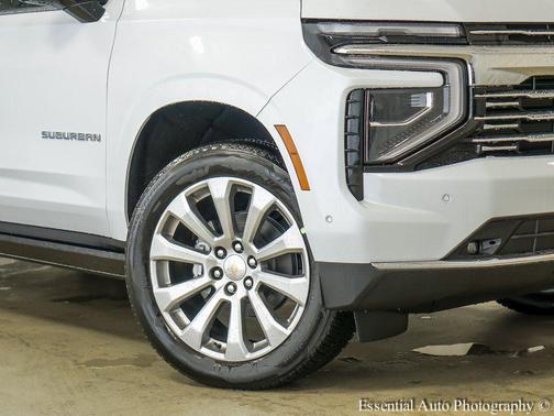 Polar White Tricoat 2026 Chevrolet Suburban Premier