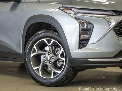 Sterling Gray Metallic 2024 Chevrolet Trax LT