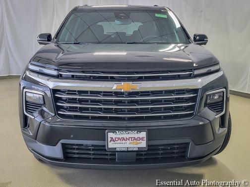 Mosaic Black Metallic 2026 Chevrolet Traverse LT