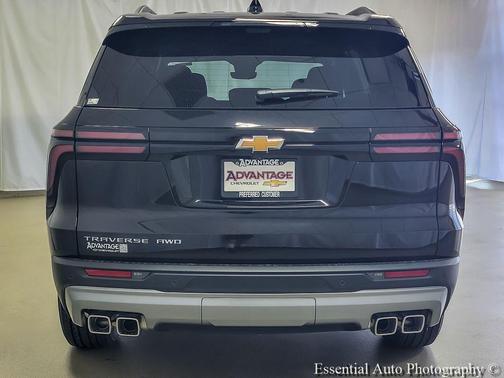 Mosaic Black Metallic 2026 Chevrolet Traverse LT