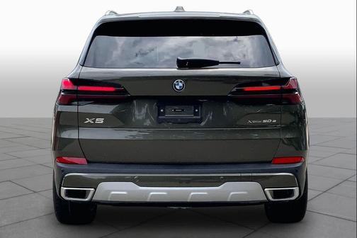 Manhattan Green Metallic 2026 BMW X5 PHEV xDrive50e