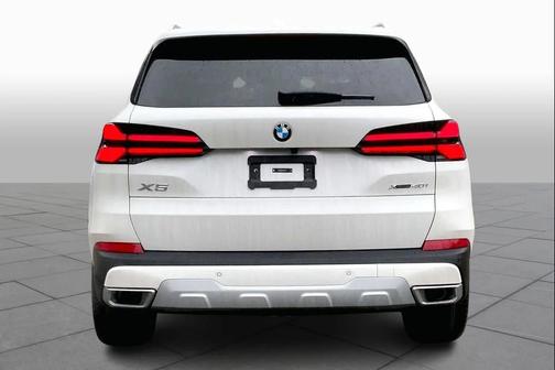 Mineral White Metallic 2026 BMW X5 xDrive40i