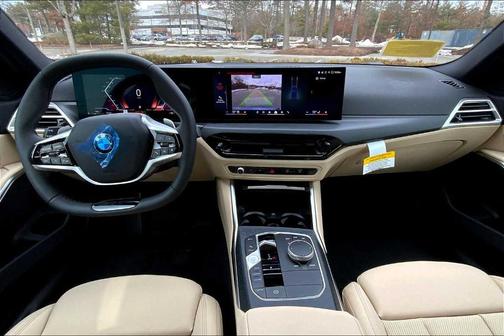 2025 BMW 330 i xDrive