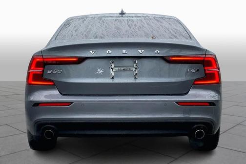 Gray Metallic 2021 Volvo S60 T6