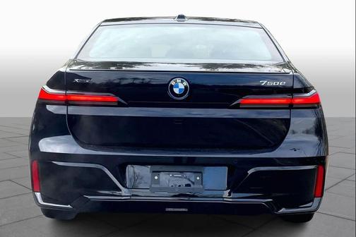 Carbon Black Metallic 2026 BMW 750e i xDrive