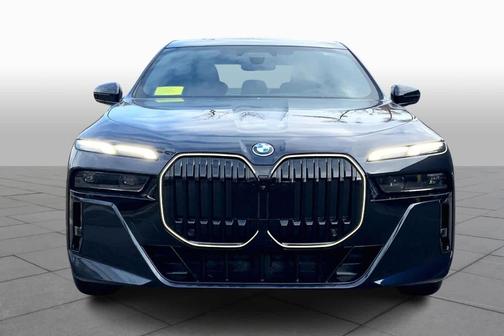 2026 BMW 750e xDrive
