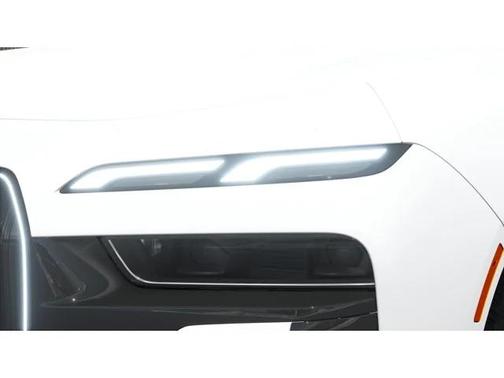 Alpine White 2026 BMW 740 i xDrive