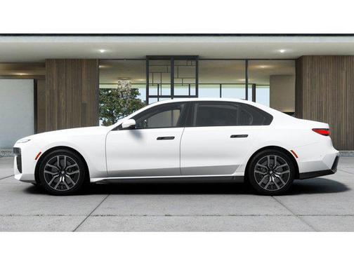 Alpine White 2026 BMW 740 i xDrive