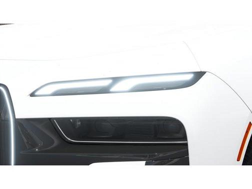 Alpine White 2026 BMW 740 i xDrive