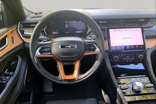 Diamond Black Crystal Pearlcoat 2025 Jeep Grand Cherokee Summit