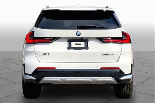 Alpine White 2026 BMW X1 xDrive28i