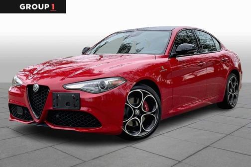 Rosso 2022 Alfa Romeo Giulia Veloce