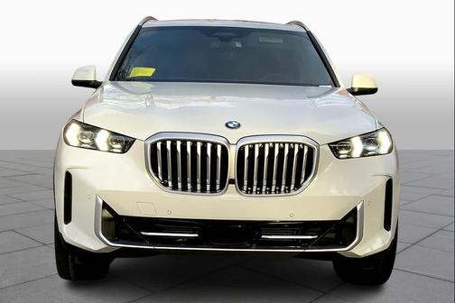 Mineral White Metallic 2026 BMW X5 xDrive40i