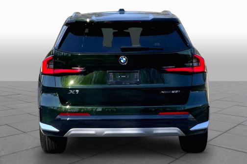 San Remo Green Metallic 2024 BMW X1 xDrive28i