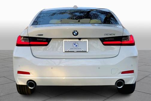 2025 BMW 330 i xDrive