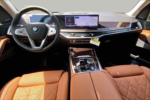 Mineral White Metallic 2027 BMW X7 xDrive40i