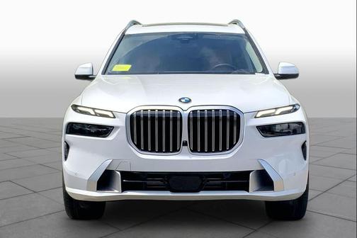Mineral White Metallic 2027 BMW X7 xDrive40i