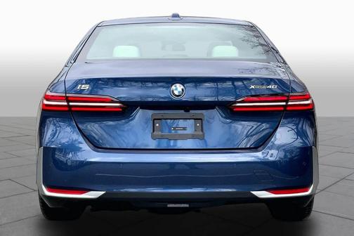 Phytonic Blue Metallic 2026 BMW i5 xDrive40