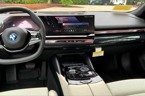 Phytonic Blue Metallic 2026 BMW i5 xDrive40